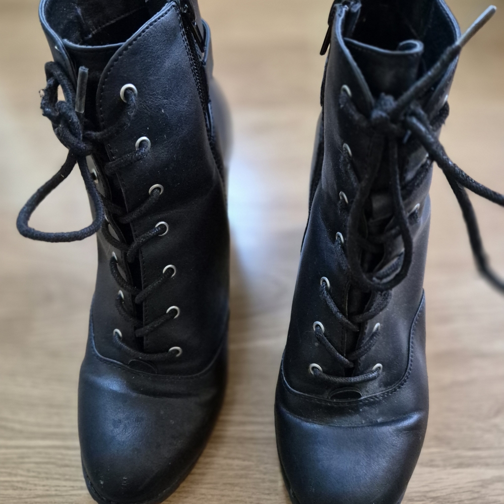 Women's Black Lace-Up Ankle Boots Size 11